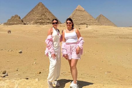 Private Tour in Pyramids of Giza with Lunch and Camel Ride