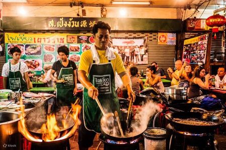 Bangkok: Chinatown Food Tour with Michelin Food Stalls