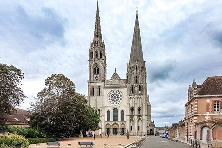 Private Chartres Cathedral Tour (5h) Driver & Guide