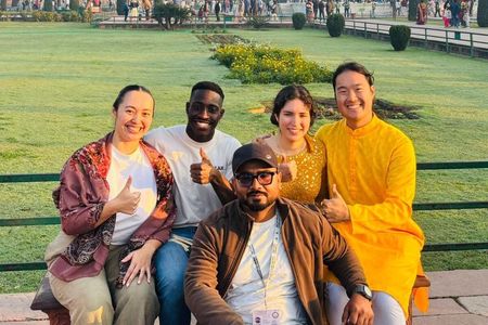 From Delhi: Agra Overnight Tour with Sunrise & Sunset Taj Mahal