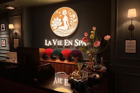 Aroma Oil and Hot Stone