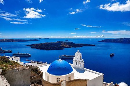 Beat the Cable Car Crowds – Private Santorini Cruise Escape