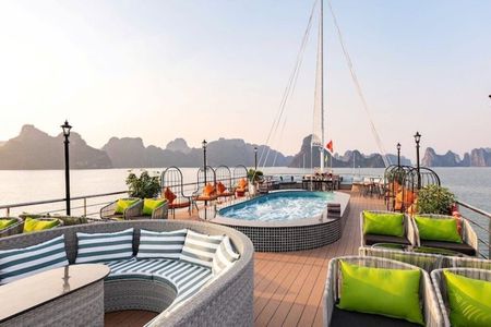 Ha Long: Luxury Day Cruise with Jacuzzi, Kayaking, Swimming