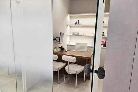 One Day K-Beauty Tour and Beauty Consultation with Pickup