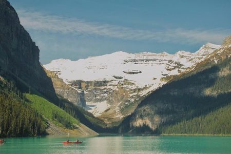 Round-Trip Shuttle Tour to Banff, Lake Louise & Moraine Lake
