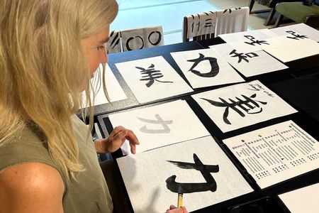 Hands-on Zen Calligraphy & 150-Year-Old Kyoto Machiya Tour