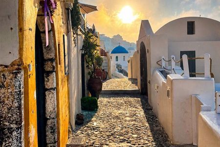 Beat The Crowds Oia Private Morning Tour