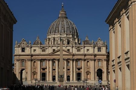 Saint Peter's Basilica Guided Tour with Access to Papal Tomb