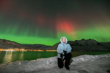 Small Group Tromsø: Northern Lights Chase with Photos and Dinner