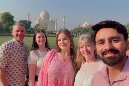 Private Taj Mahal & Agra Tour from Delhi by Car with 5* Lunch