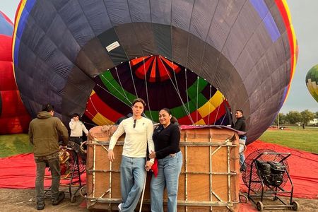 Flight in Teotihuacan Hot Air Balloon with Transportation and Breakfast