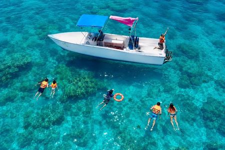 Private boat snorkeling in Puerto Morelos