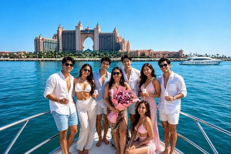 Luxury Yacht Charter : Dubai Marina, Atlantis The Palm & Burj Al Arab