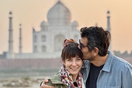 Explore History Of Agra and Taj Mahal With Guide