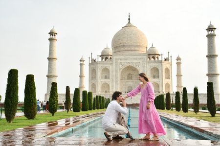 Luxury Overnight Taj Mahal Tour from Delhi by Private Car