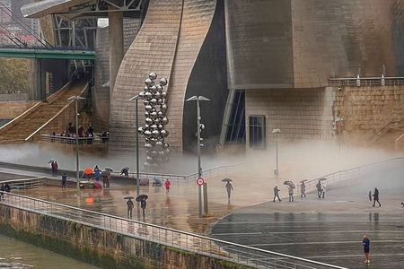 The Guggenheim Effect,the Funicular and New Bilbao´s architecture
