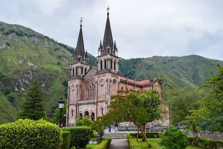 Excursion to the Lakes of Covadonga Cangas de Onís Small Group