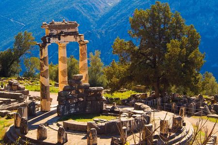 Delphi Fully Guided Small Group Tour from Athens