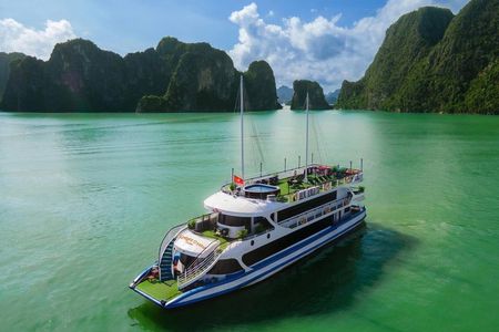 Halong Bay 5-Star Luxury Cruise from Hanoi with Limousine