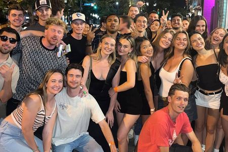 Toronto nightlife crawl with drink deals, no cover & no lines
