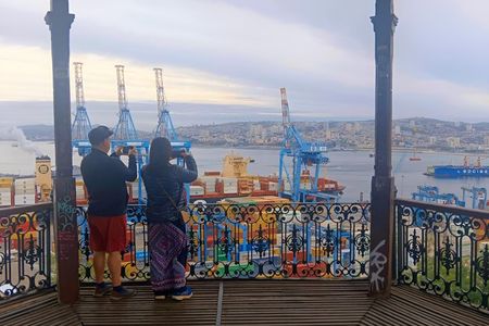 Santiago to Cruise Port via Valparaíso, Viña & Casablanca (Max 4)