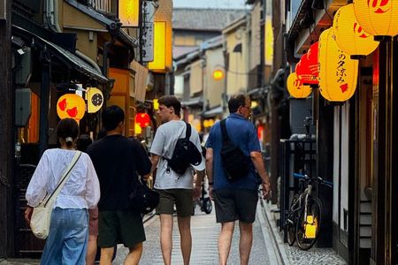 Kyoto: Small-Group Gion Geisha District Walking Tour