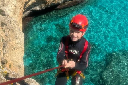 PREMIUM TOUR : Enjoy aquatic caves with caving guides