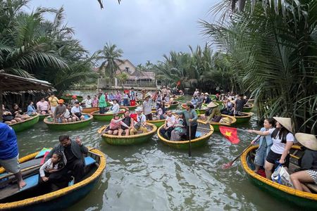 Hoi An Private Basket Boat with Lantern Workshop and Wishes