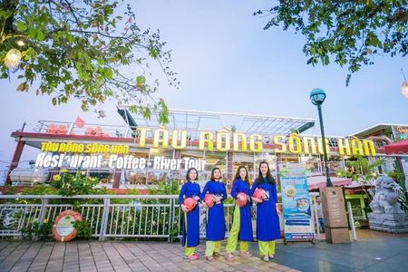 Da Nang Sunset Food Tour Scooter & Han River Cruise by Lady Rider