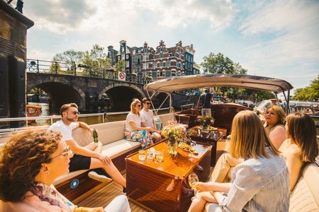 The Ultimate Amsterdam Canal Cruise - 2hr - Small Group with Drinks & Snacks