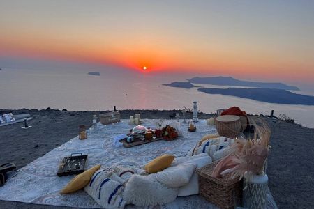 Private Santorini Sunset Picnic Experience