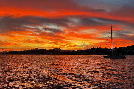 Mallorca Small-Group Sunset Boat Cruise with Tapas & Drinks