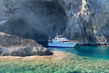 Mallorca Small-Group Boat Cruise to Sea Caves & Snorkeling