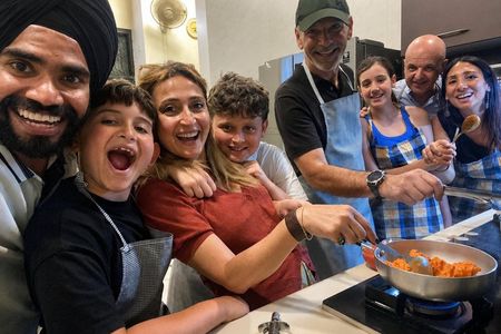 Cooking Class in Delhi Local Home & Family –Learn a 6 Course Meal