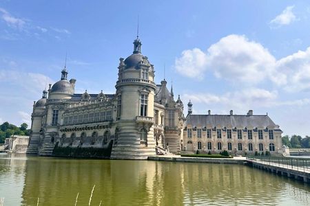 Château de Fontainebleau and Gardens Guided Day Trip from Paris