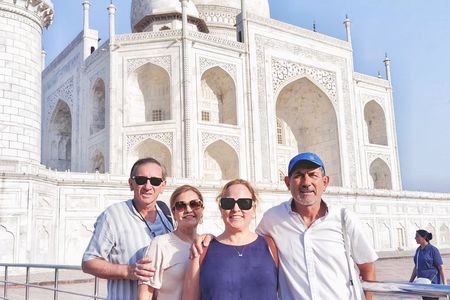 Skip-the-Line Taj Mahal Private Tour with Museum and Mousoleum