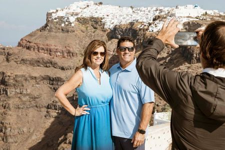 Santorini Private Custom Tour: Hotel, Port & Airport Pickup