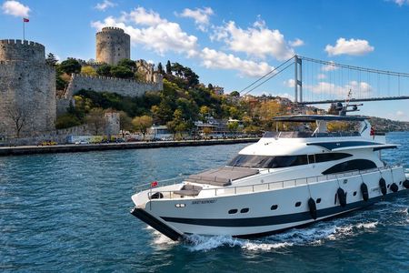 Istanbul Bosphorus Cruise by Luxury Yacht with Asian Stop