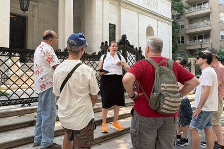 NYC: Strange & Sensational Stories Midtown Walking Tour
