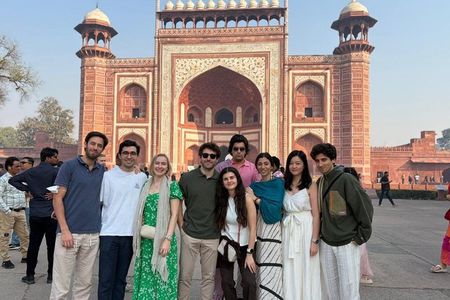 Skip the line Taj Mahal and Agra Fort Tour with Guide