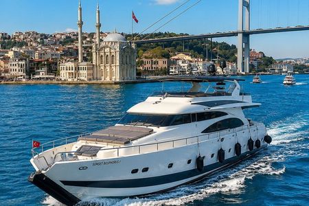 Istanbul Luxury Bosphorus Yacht Cruise with Asian Side Stop