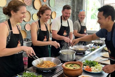 Phuket Thai Cooking Class with Market Tour & Pickup