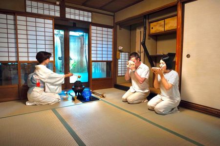 Kyoto Authentic Tea Ceremony In 100 Year old house - Share