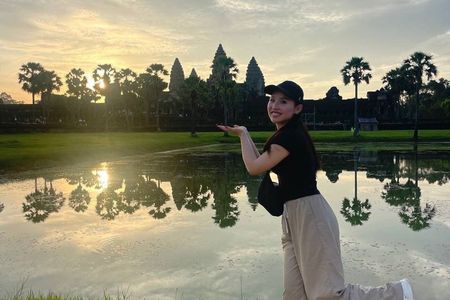 Angkor Sunrise Half-Day Tour with Private Vehicles & Tour Guide