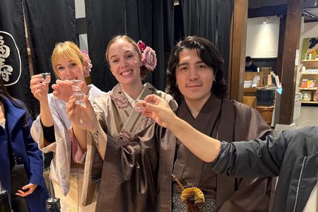 Kobe Sake Brewery Hopping and Local Izakaya Dinner in Sannomiya