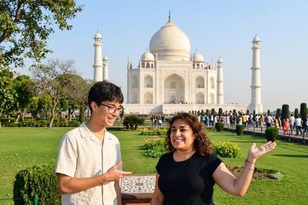 From Delhi Private Taj Mahal Agra Fort Tour and Drop Jaipur
