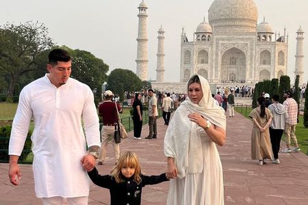 From Delhi Taj Mahal & Agra Fort Tour by Gatiman Express Train