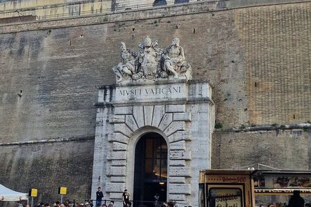 Vatican Museums and Sistine Chapel Entrance with Audio Guide