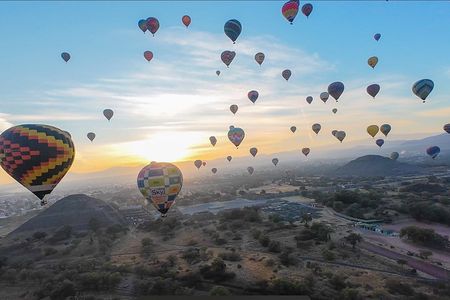 Balloon Flight with Breakfast in a Natural Cave and Transportation from CDMX