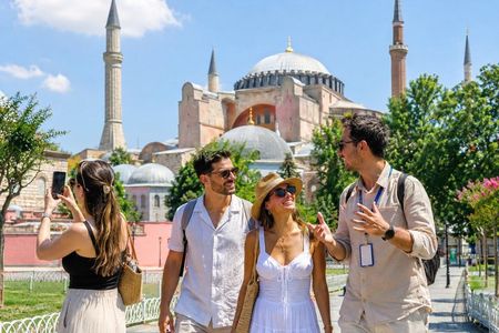 Private Guided Tour Hagia Sophia, Cistern, Topkapi with Skip Line